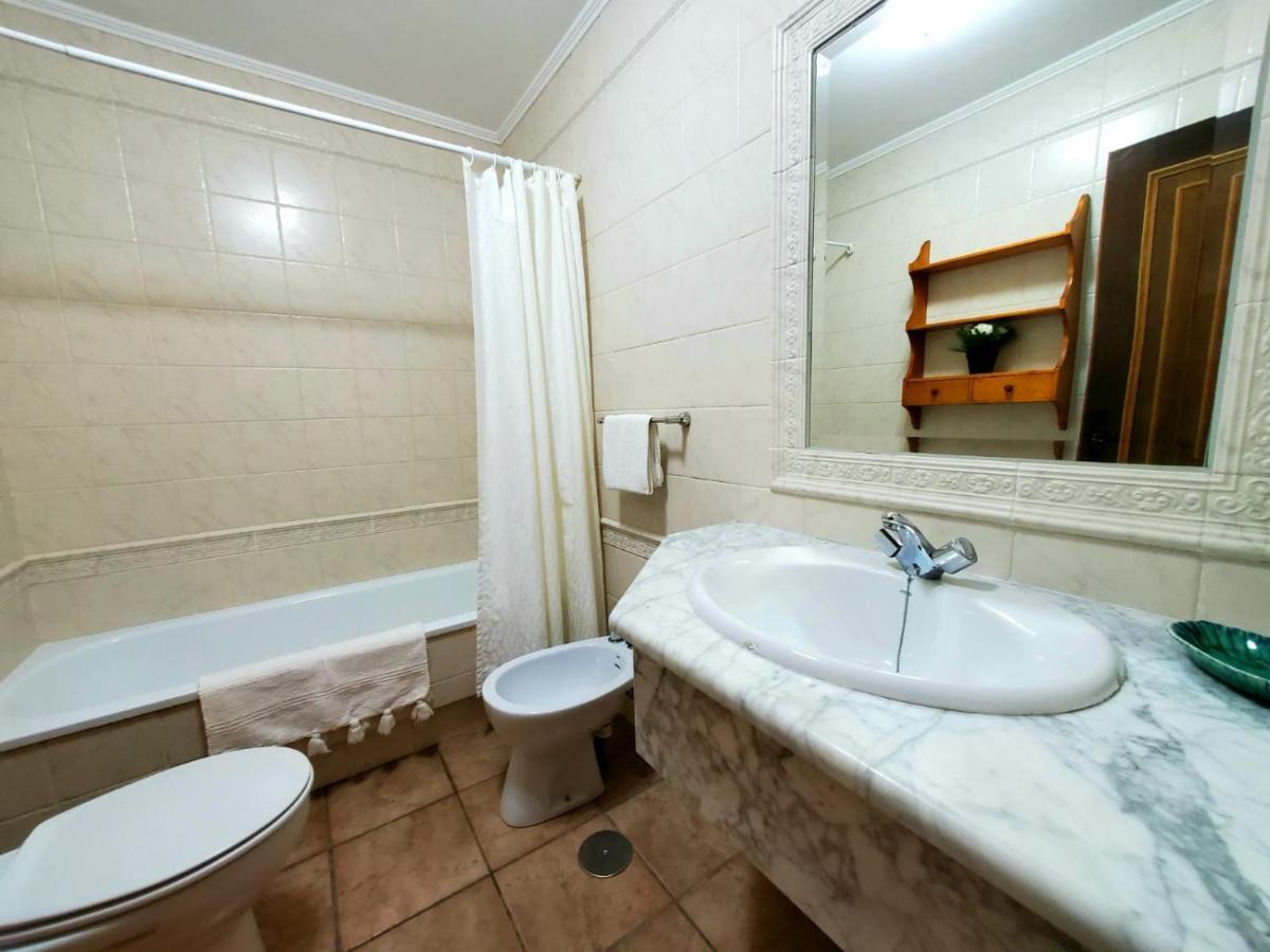 Apartamentos Turisticos Rosa Рибадео Екстериор снимка