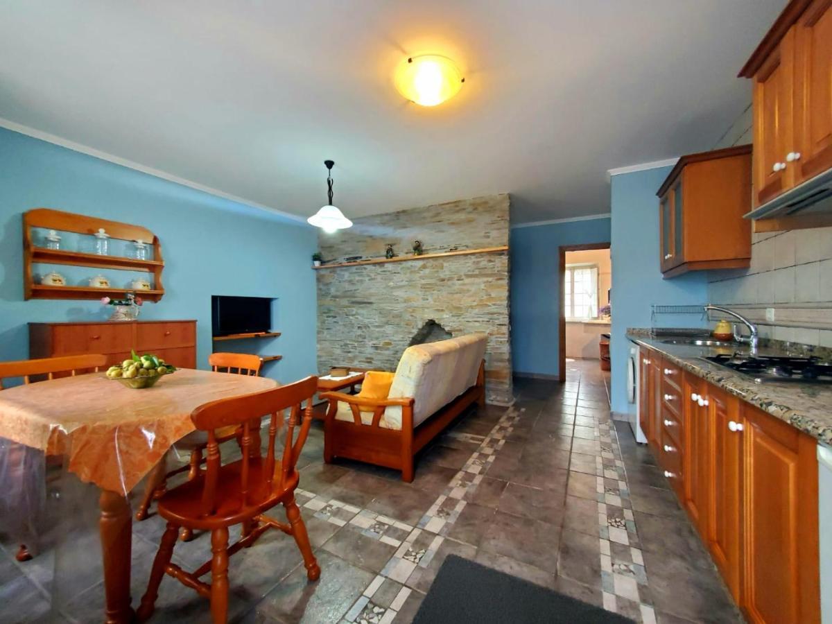 Apartamentos Turisticos Rosa Рибадео Екстериор снимка