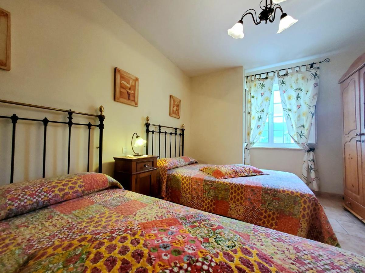Apartamentos Turisticos Rosa Рибадео Екстериор снимка