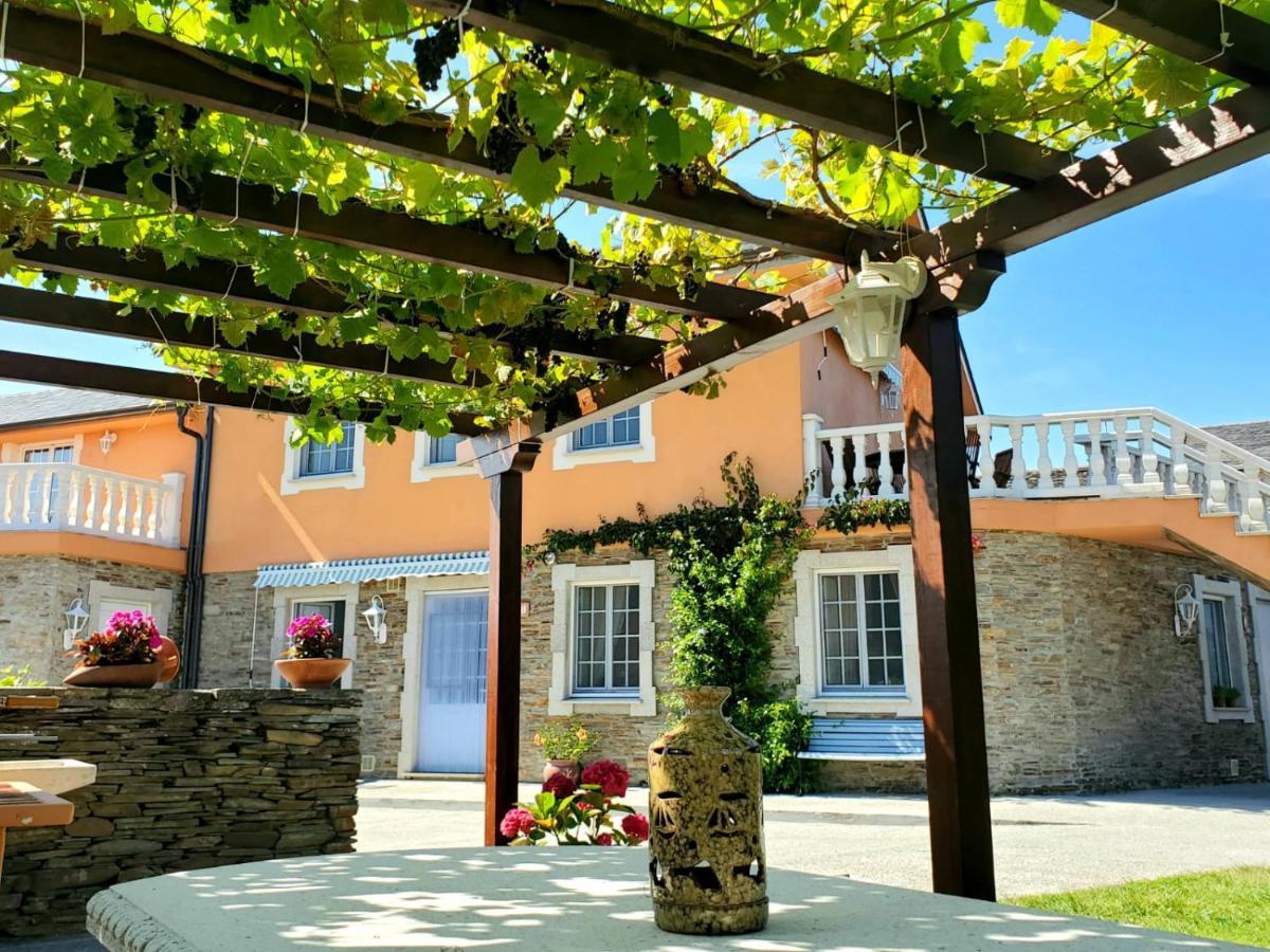 Apartamentos Turisticos Rosa Рибадео Екстериор снимка